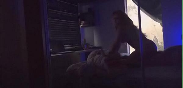  Kellenzinha dando o cu para o amigo na cama do casal para o corno filmar
